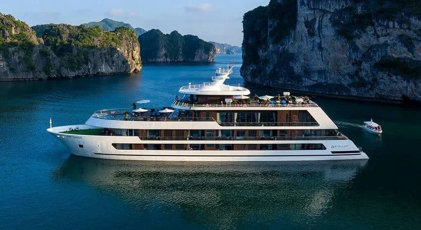 Bai Tu Long Bay